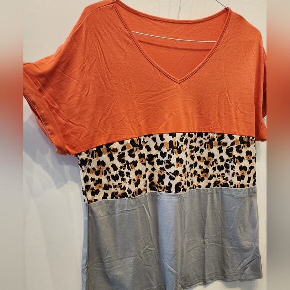 New Short Sleeve T-Shirt Orange Animal Print Casual V-Neck Tee Size XL - Picture 3 of 5